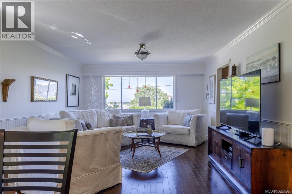 377 Milton St - 11