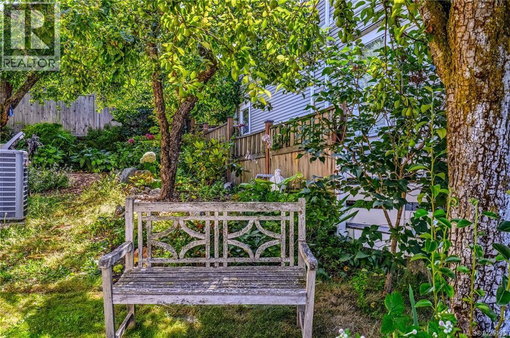 377 Milton St - 54