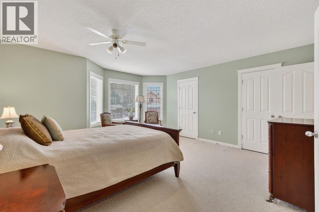 Single Family House Bi-level for Sale in  Mt Douglas Court SE McKenzie Lake Calgary 