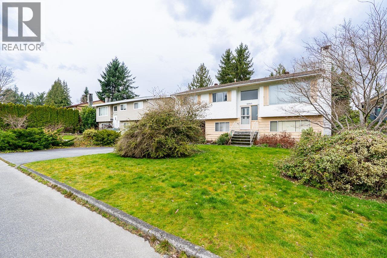 22967 STOREY Avenue - photo 2