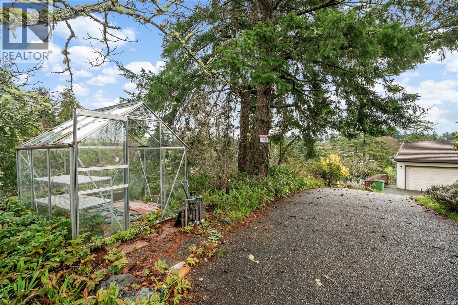  312 Bessborough Avenue, View Royal