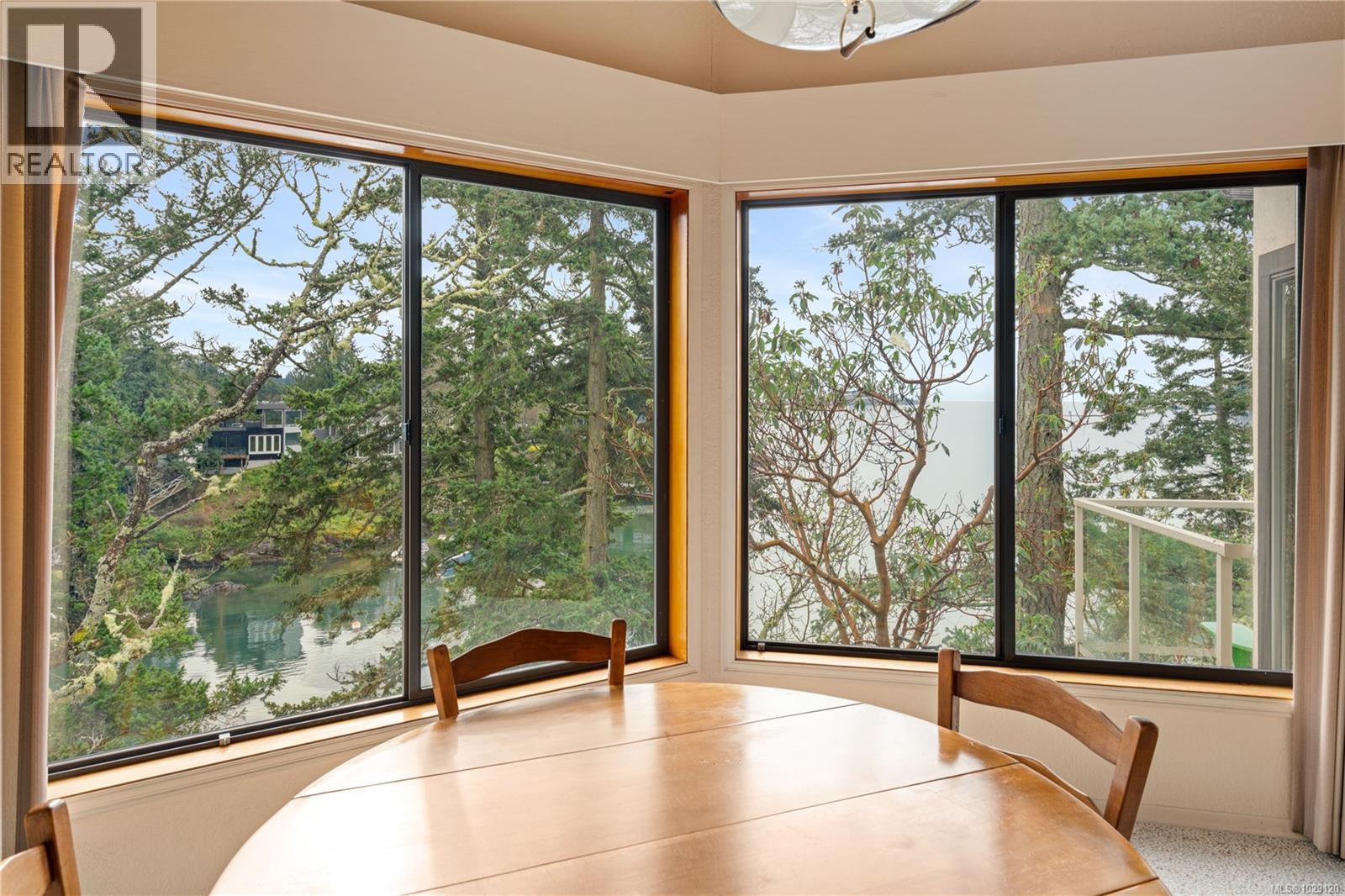  312 Bessborough Avenue, View Royal