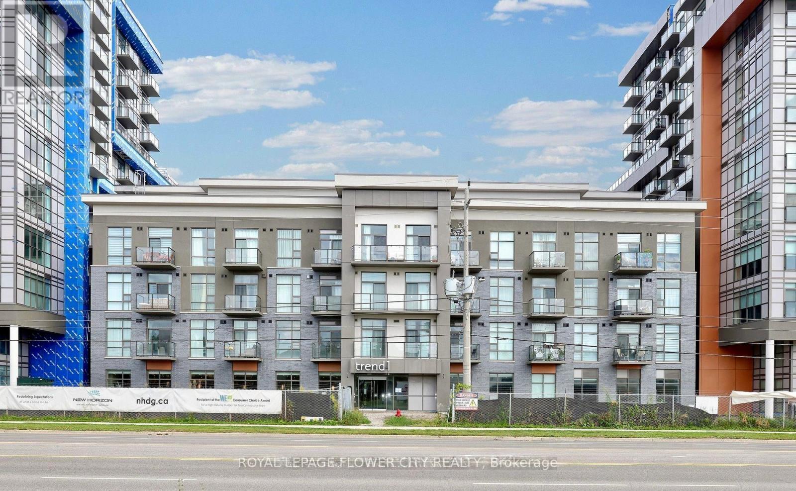 406 - 450 DUNDAS STREET