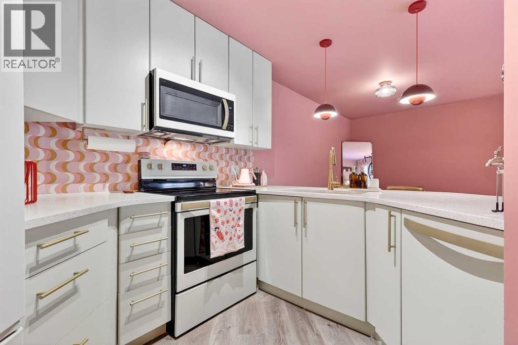 Single Family House for Sale in   Richard Place SW Lincoln Park Calgary 