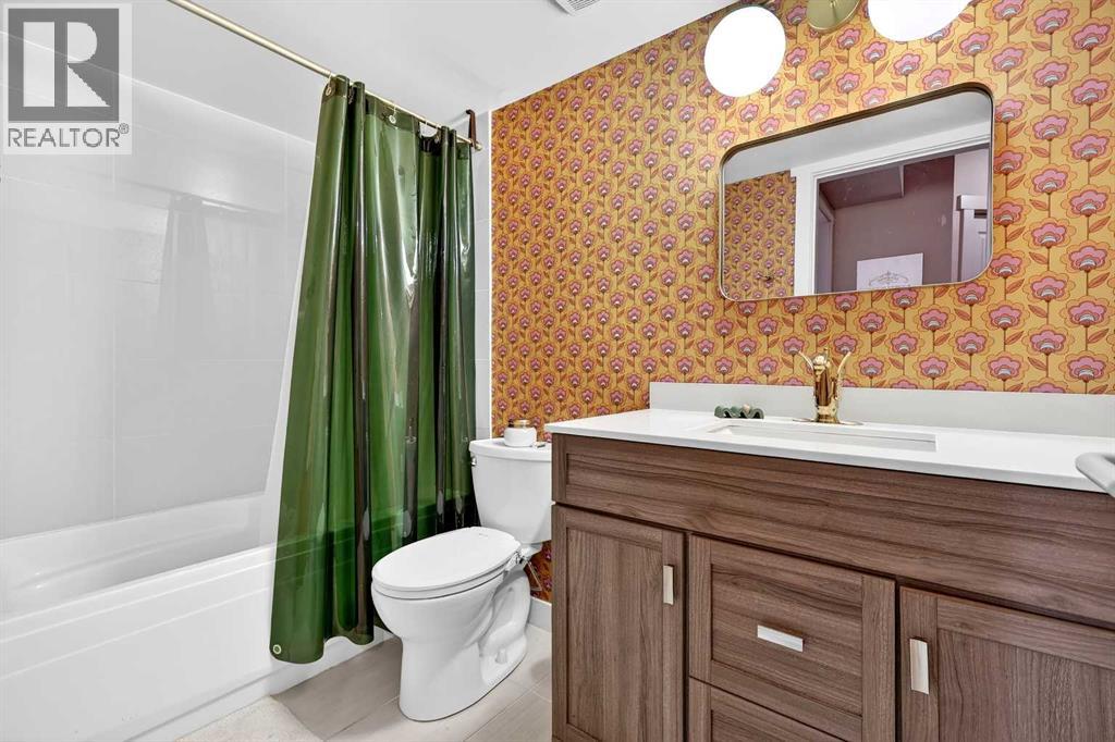 Single Family House for Sale in   Richard Place SW Lincoln Park Calgary 