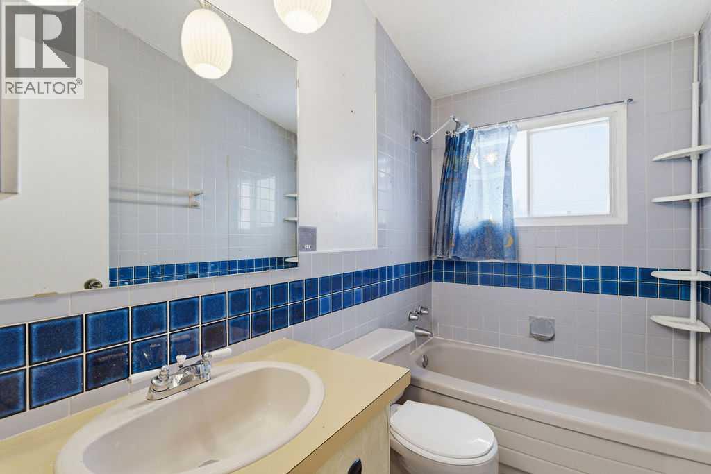 Single Family House for Sale in  Doverview Place SE Dover Calgary 