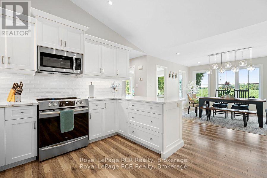 302769 DOUGLAS STREET - 29