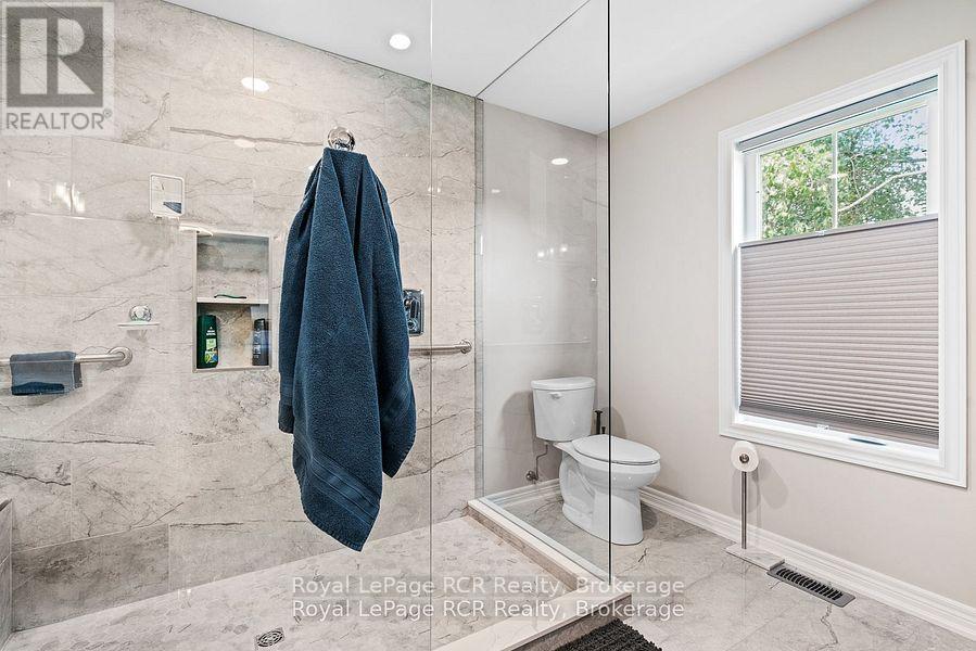302769 DOUGLAS STREET - 36