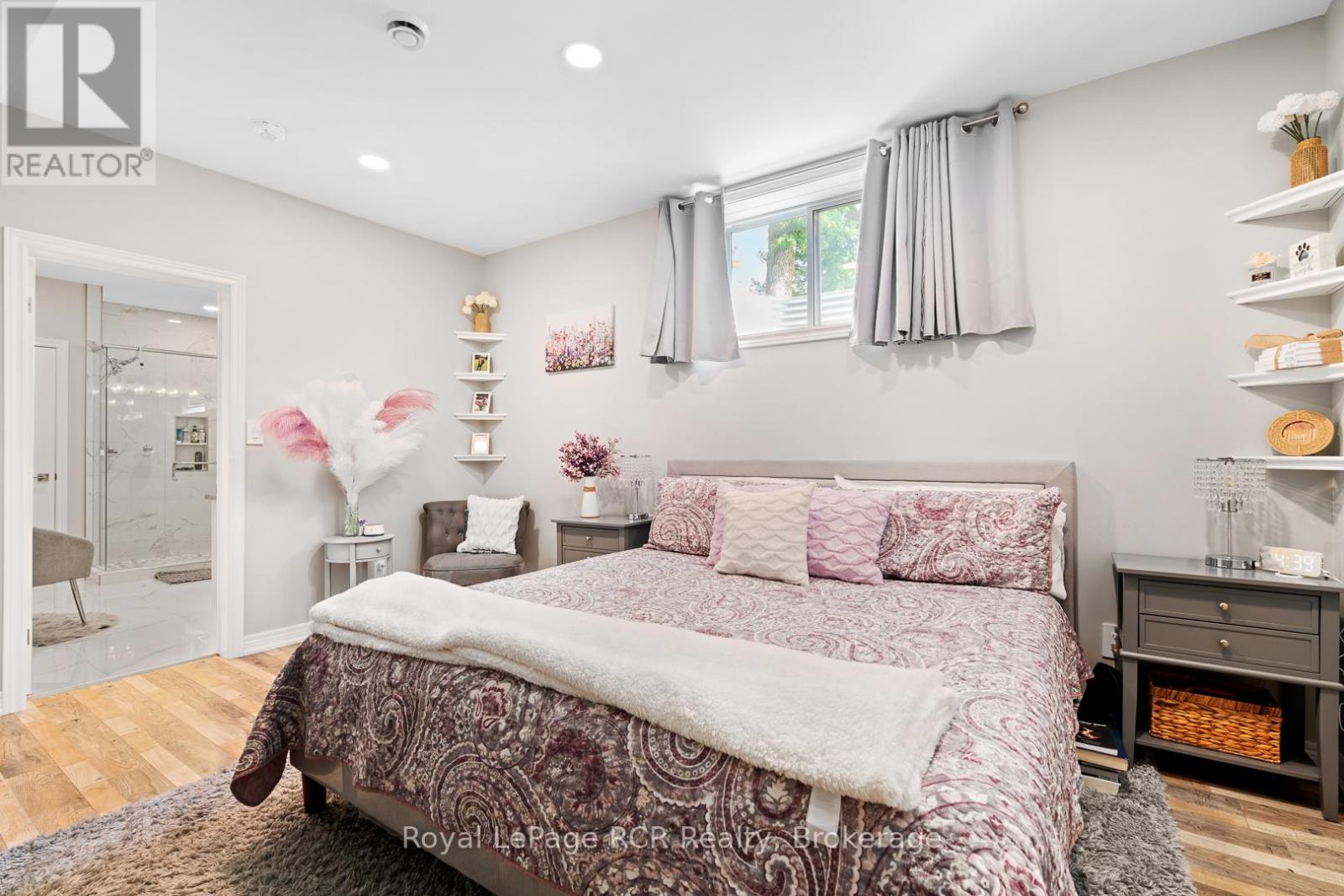 302769 DOUGLAS STREET - 37