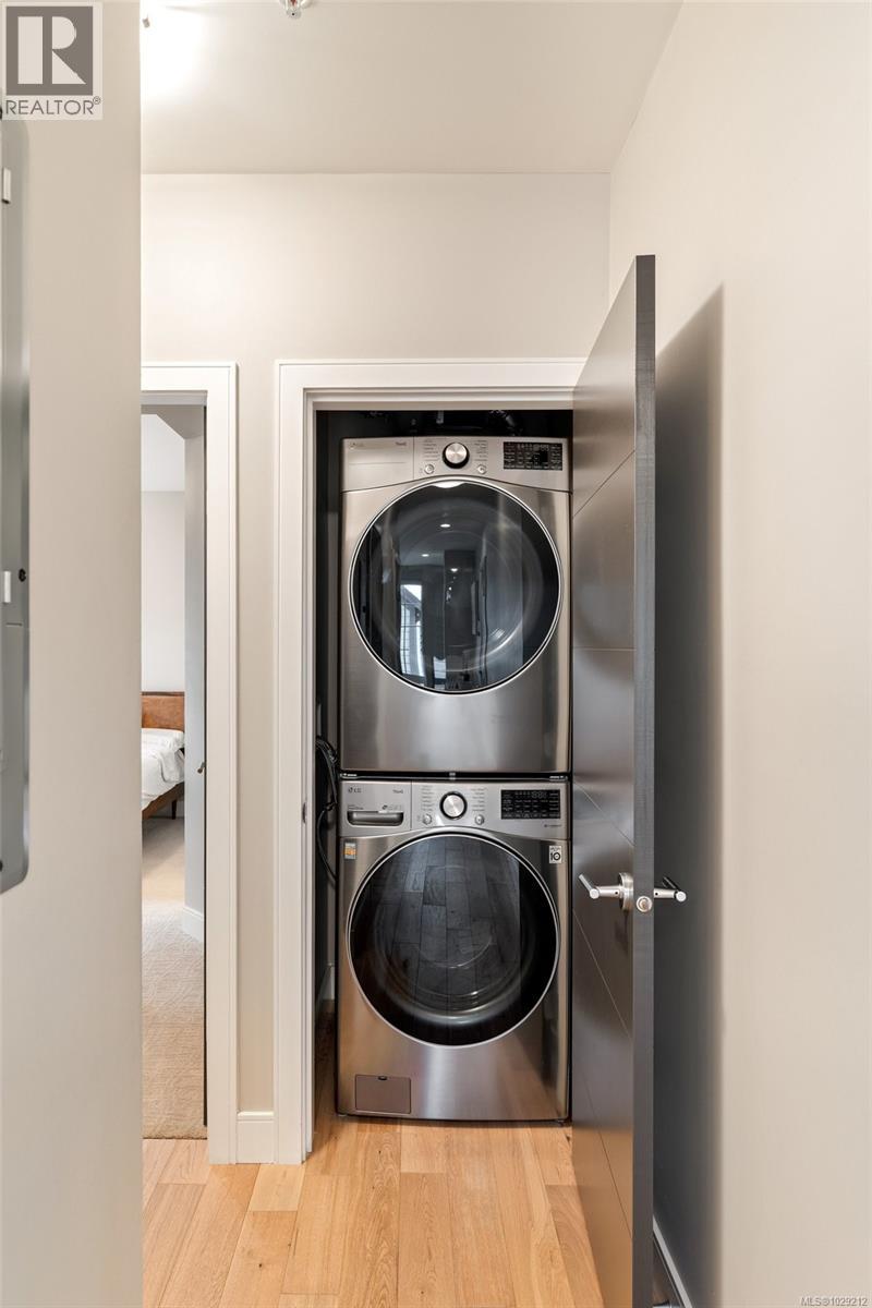 #204 1011 BURDETT AVE - 17