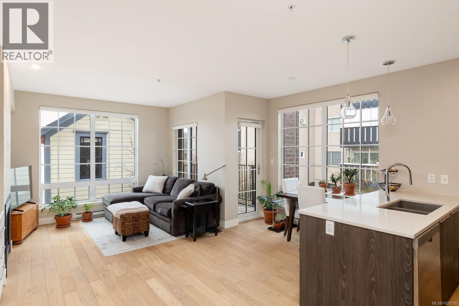 #204 1011 BURDETT AVE - 4