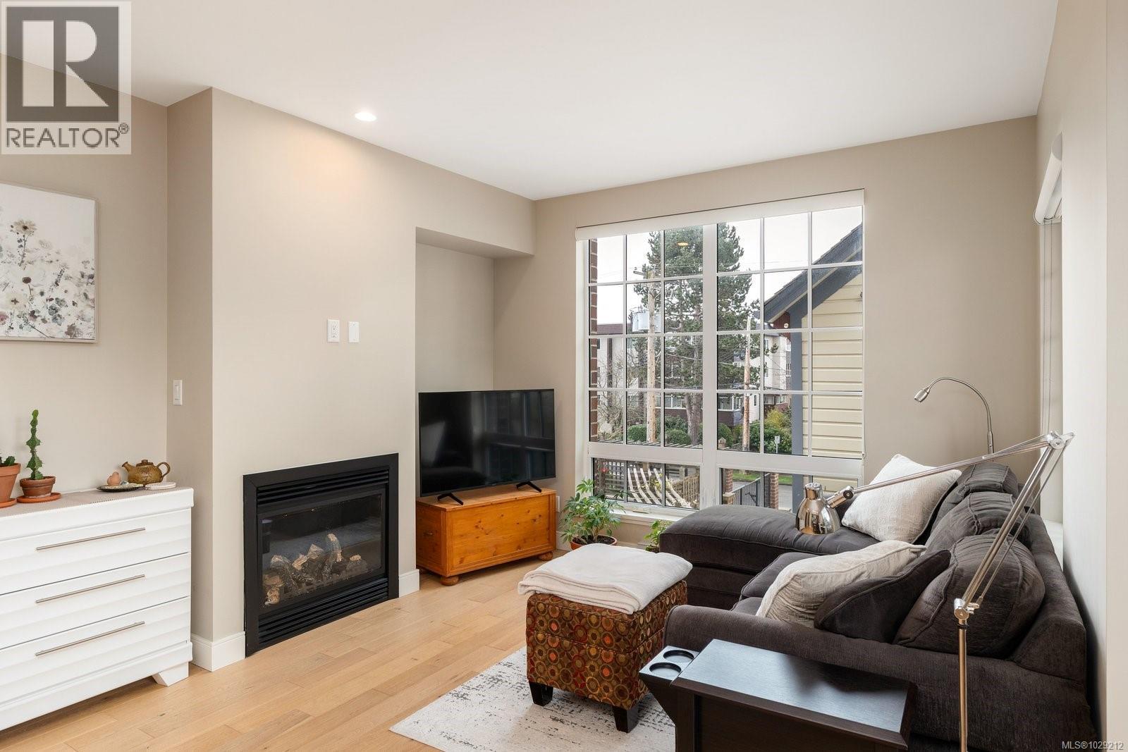 #204 1011 BURDETT AVE - 5