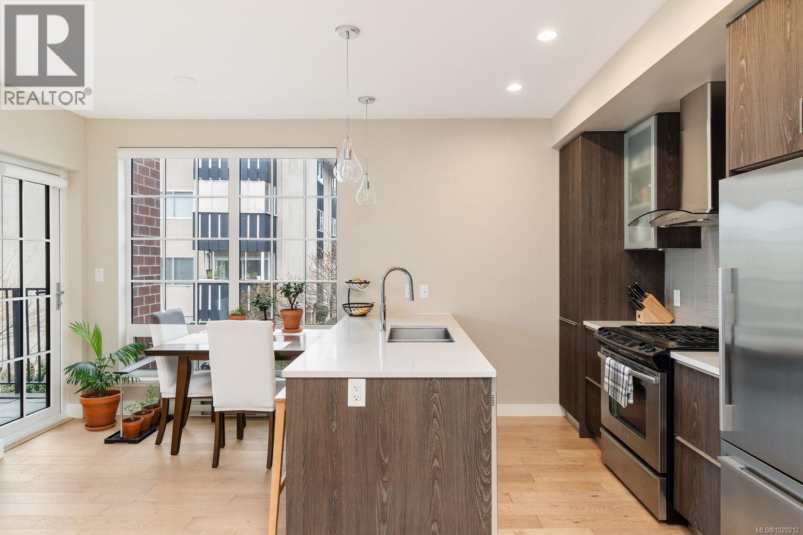 #204 1011 BURDETT AVE - 7