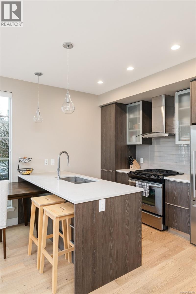 #204 1011 BURDETT AVE - 9