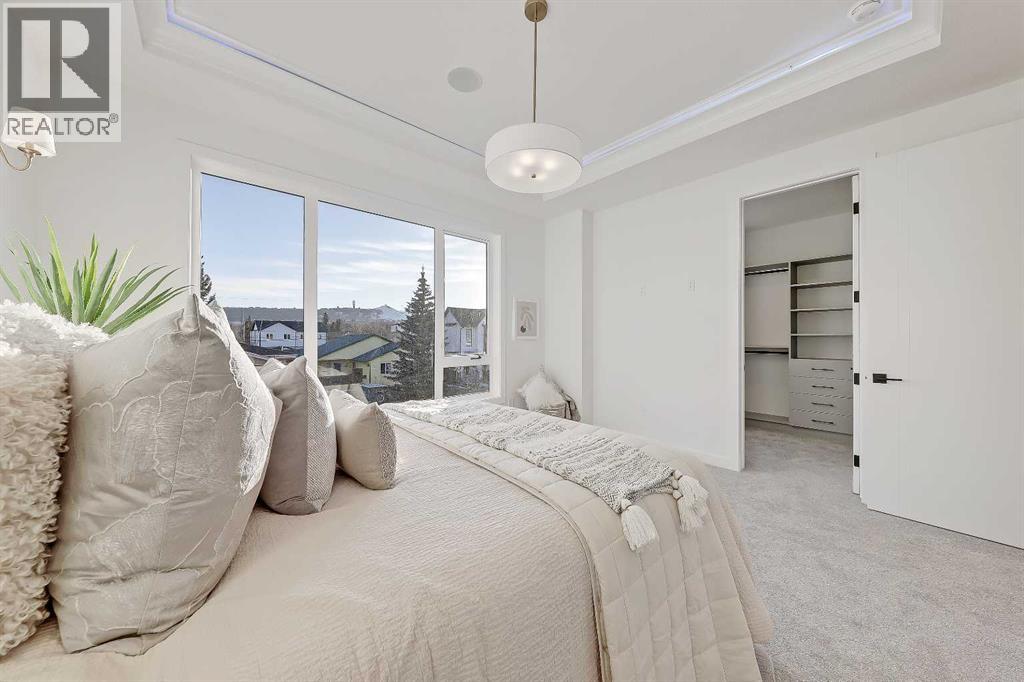 Single Family House for Sale in   Avenue NW Bowness Calgary 