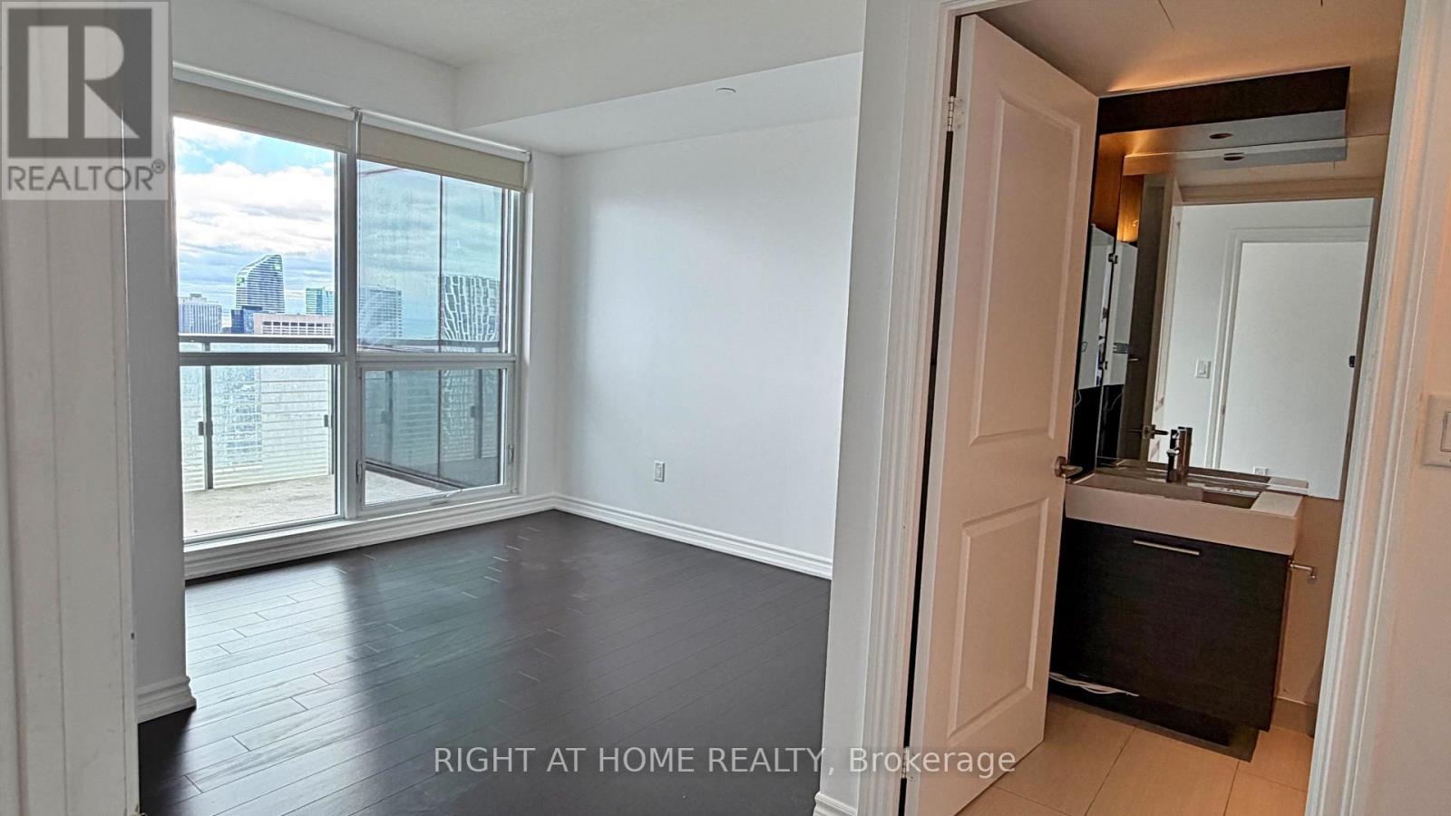 #4207 386 YONGE STREET - 17