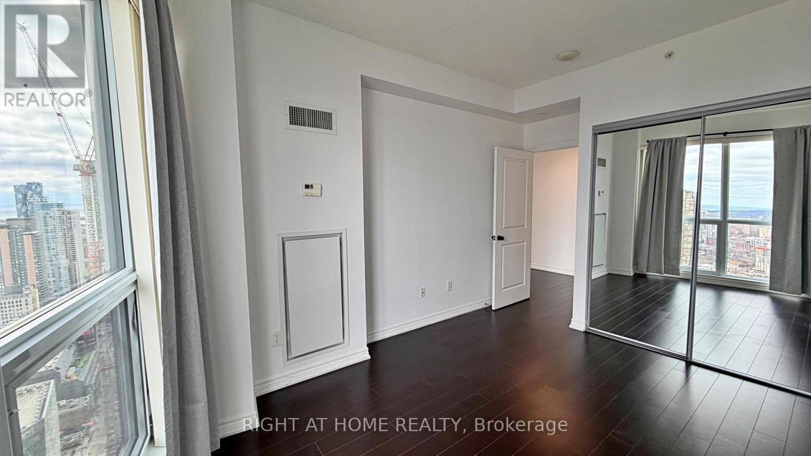 #4207 386 YONGE STREET - 24