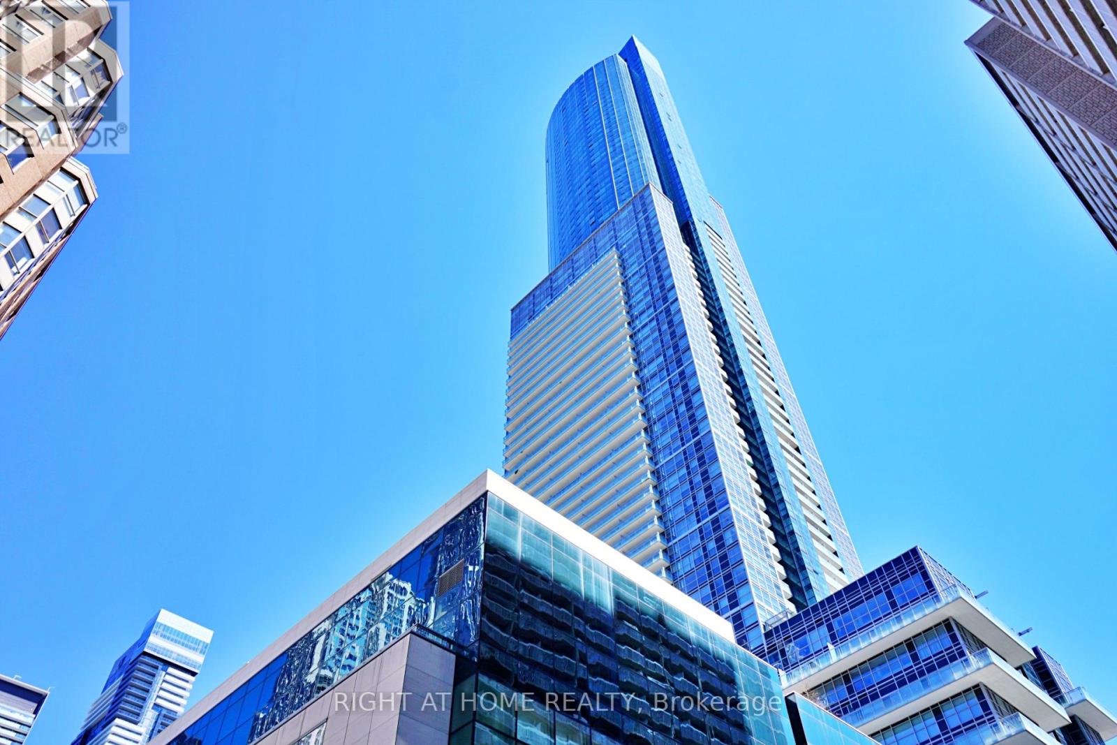 #4207 386 YONGE STREET - 3