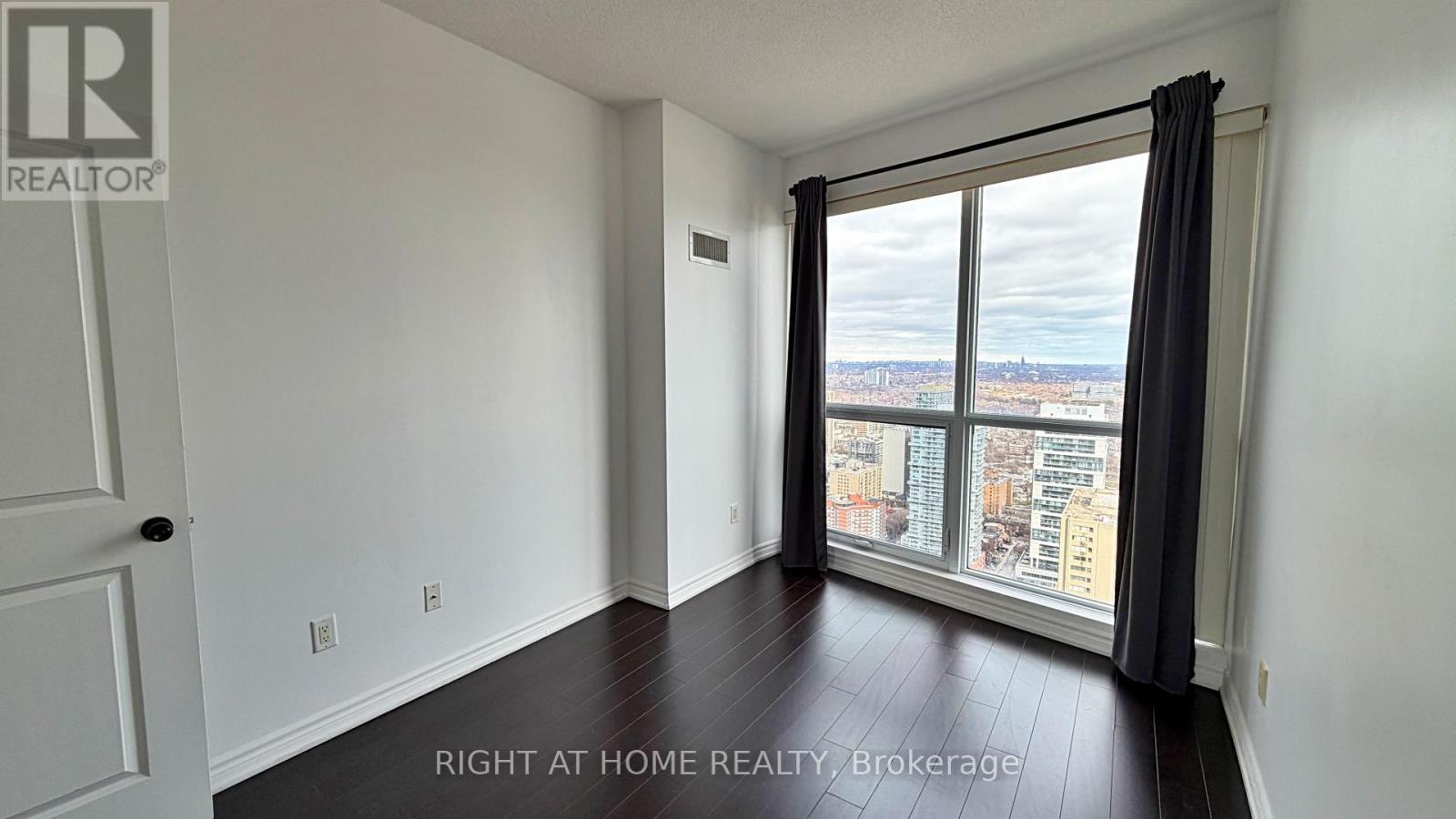 #4207 386 YONGE STREET - 30