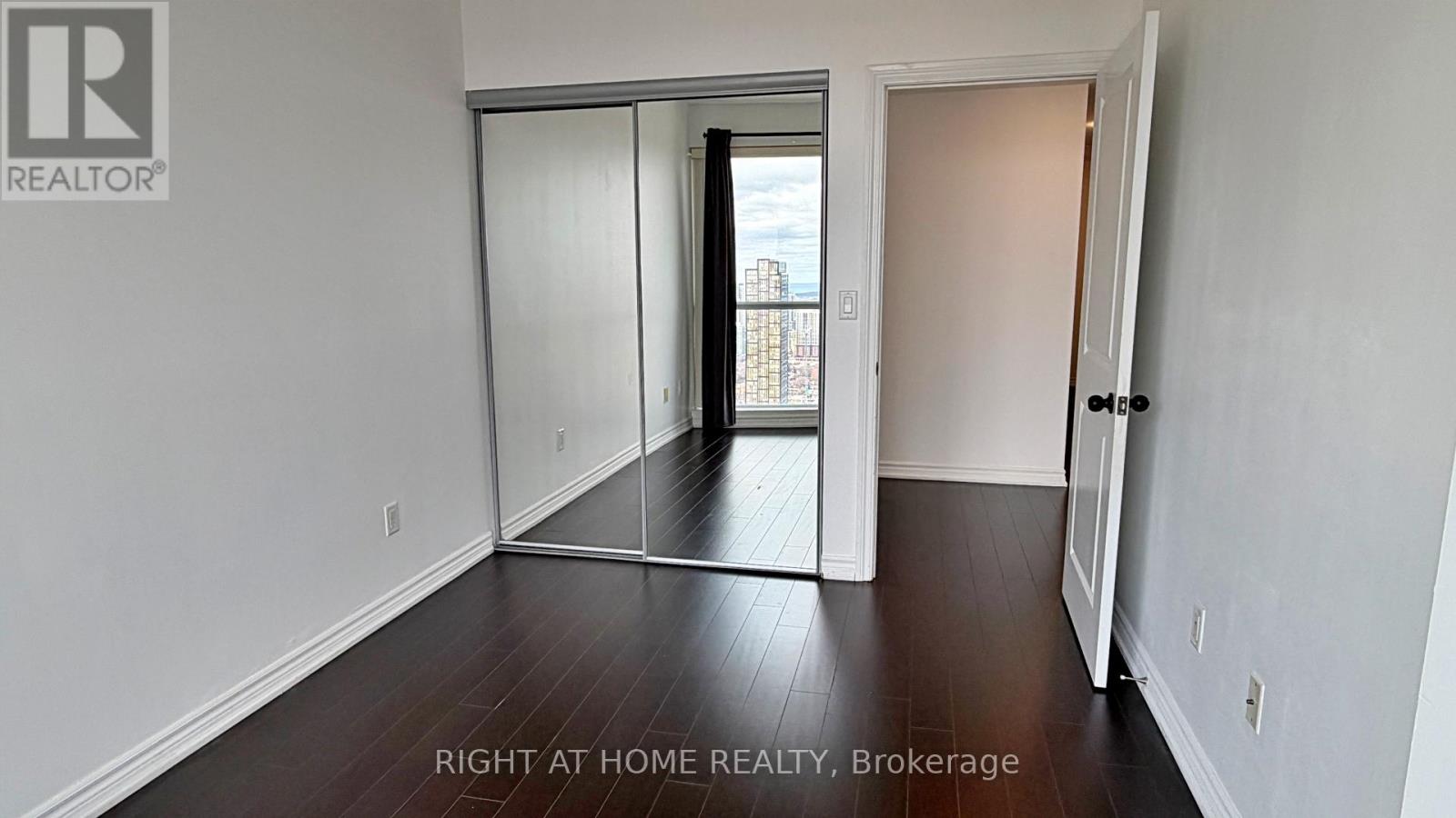 #4207 386 YONGE STREET - 31
