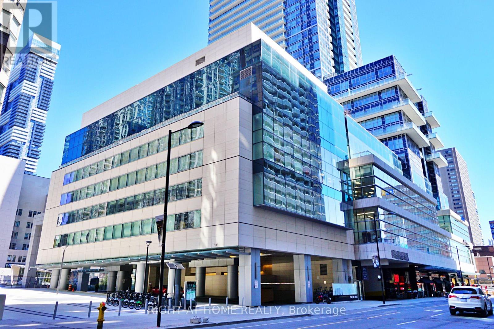 #4207 386 YONGE STREET - 5