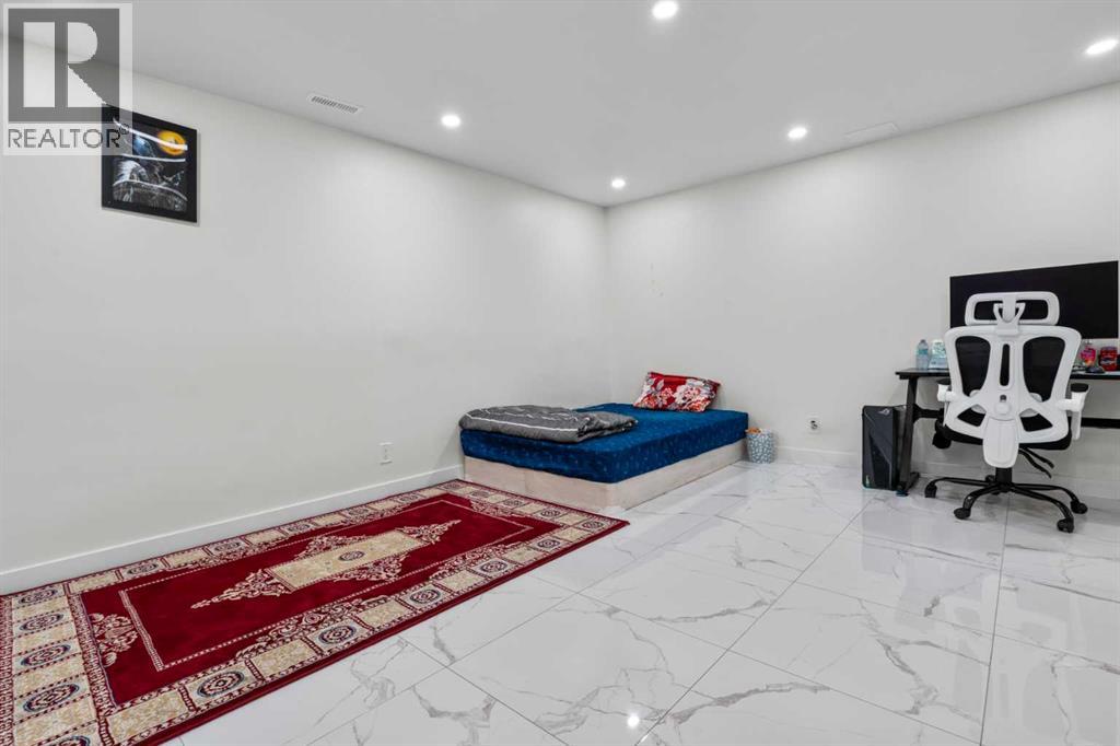 Single Family House for Sale in  Falshire Terrace NE Falconridge Calgary 