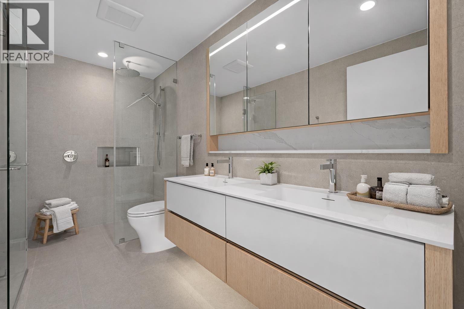 202 3963 UPLANDS WAY, West Vancouver