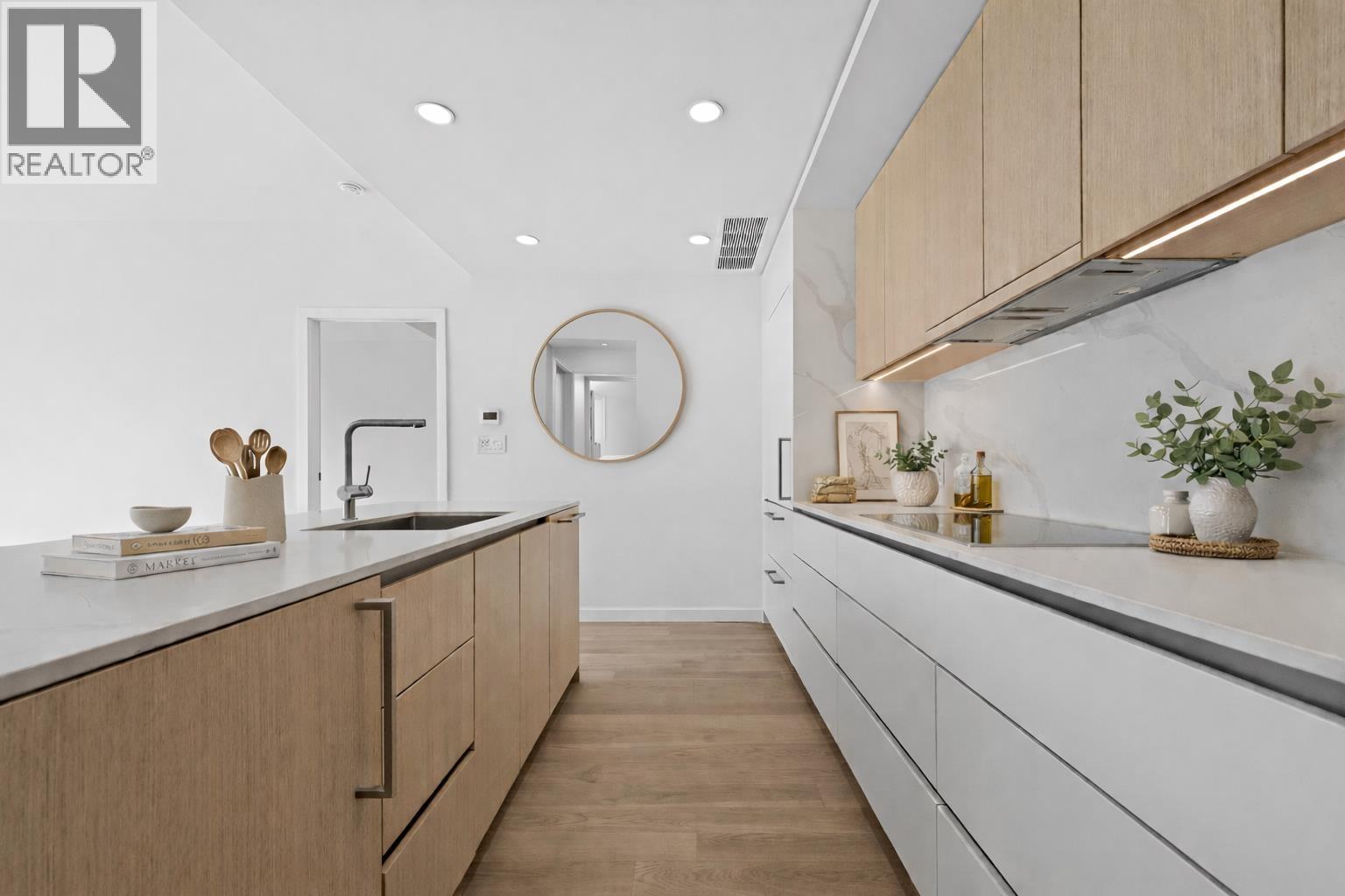 202 3963 UPLANDS WAY, West Vancouver