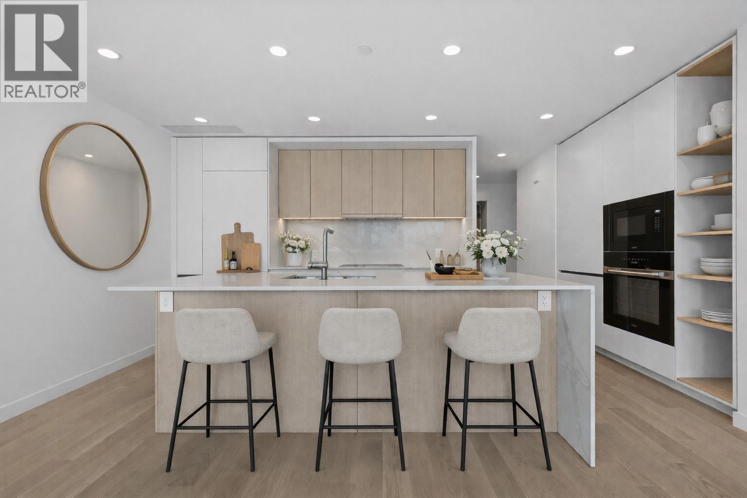 202 3963 UPLANDS WAY, West Vancouver