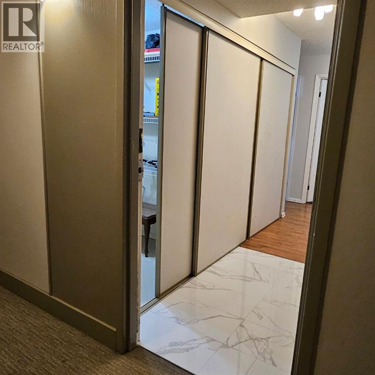 Single Family House for Sale in    Avenue SW Windsor Park Calgary 