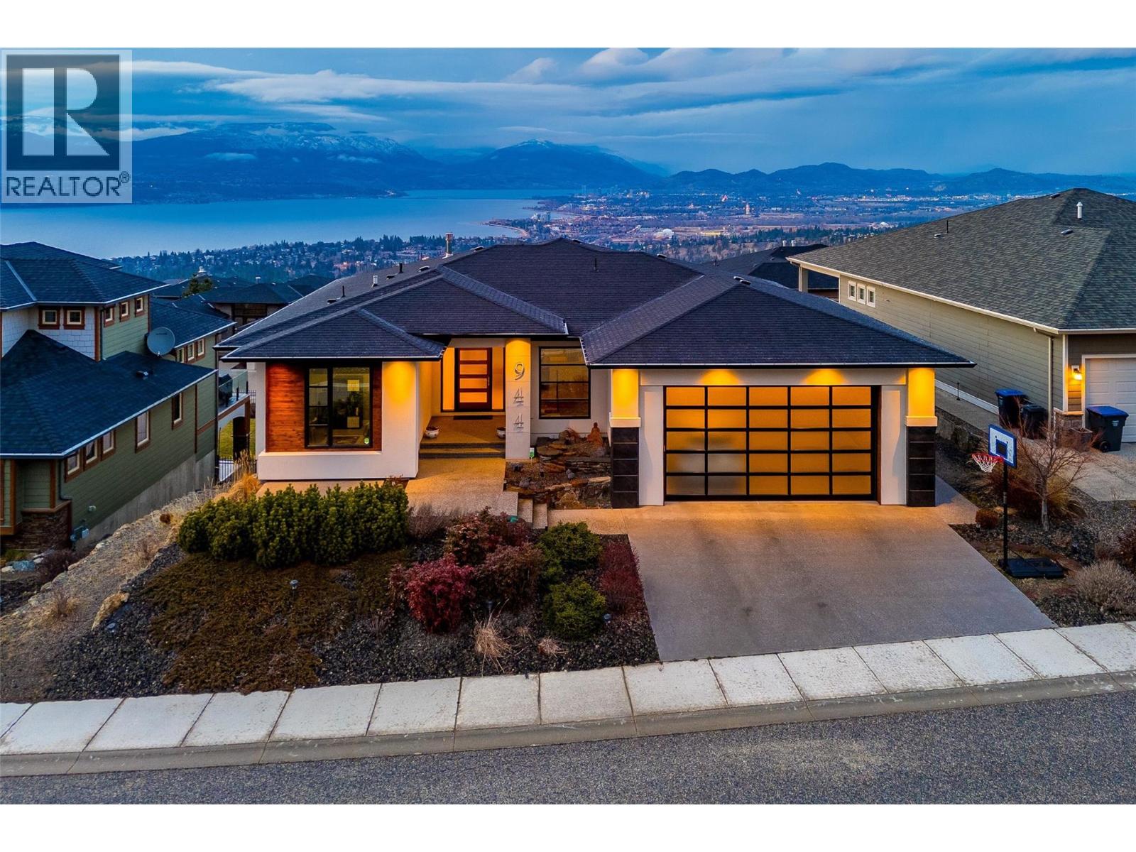  944 Hewetson Court, Kelowna