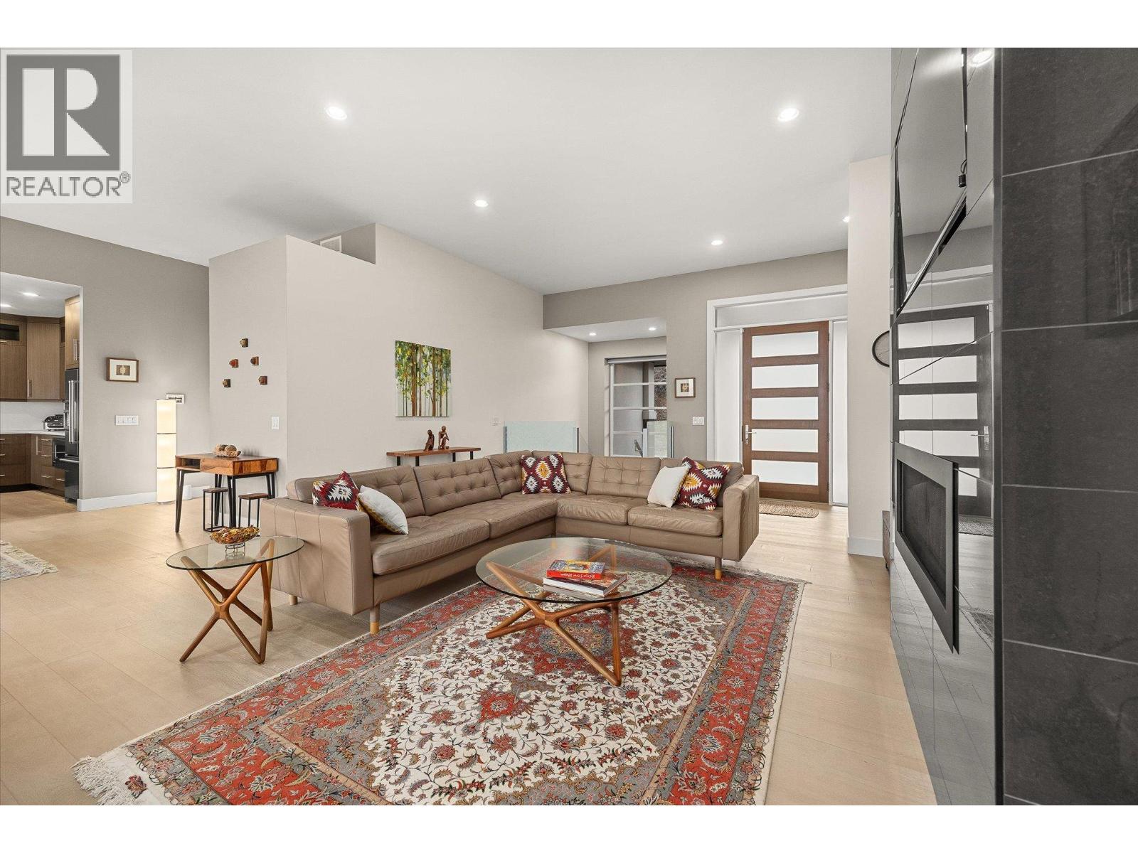  944 Hewetson Court, Kelowna