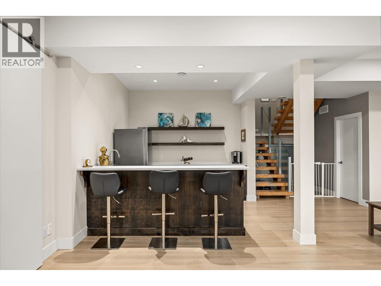  944 Hewetson Court, Kelowna