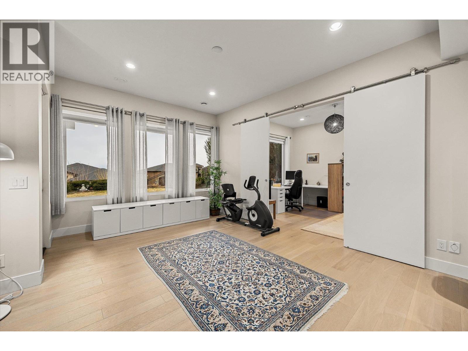  944 Hewetson Court, Kelowna