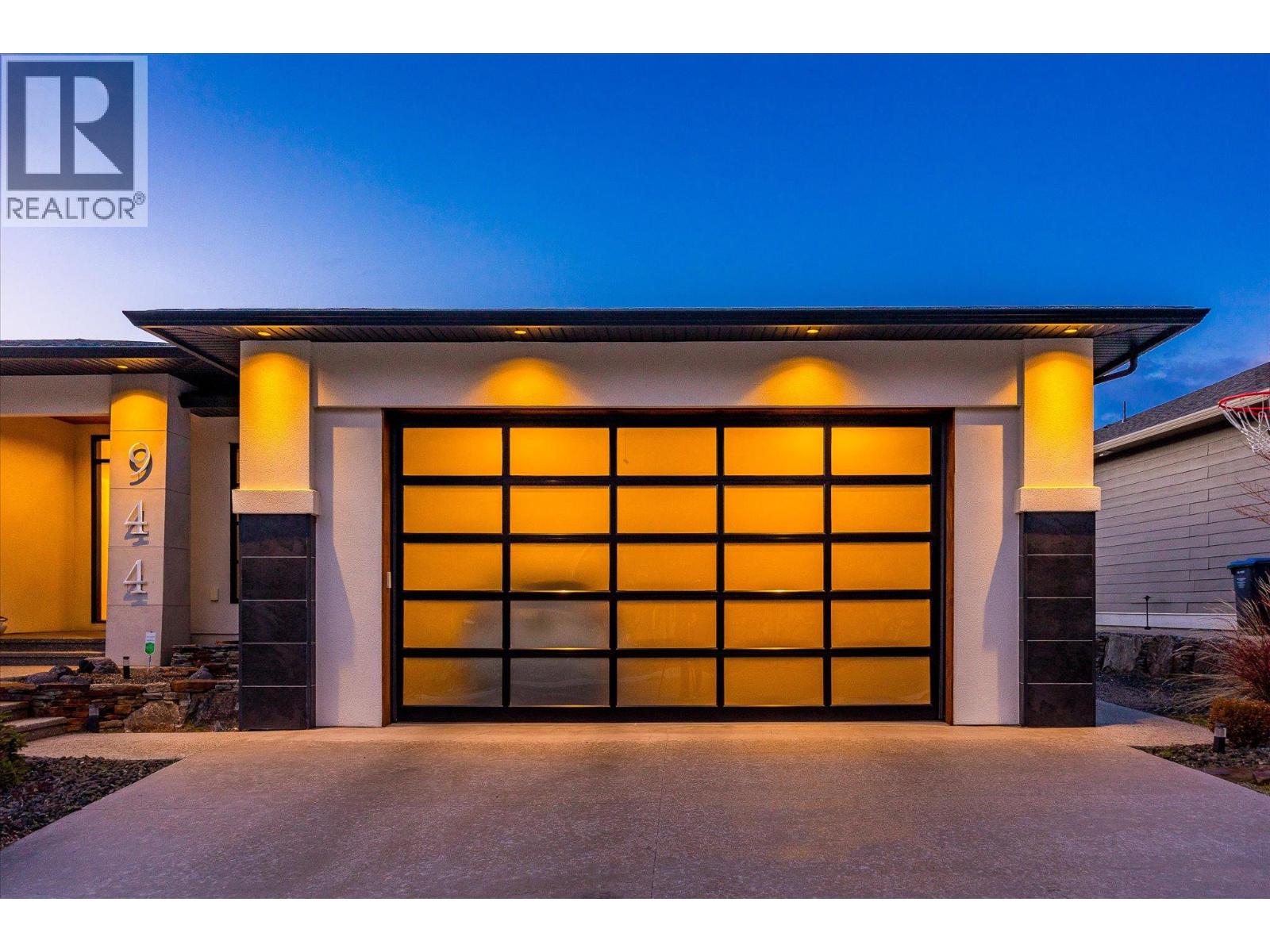  944 Hewetson Court, Kelowna