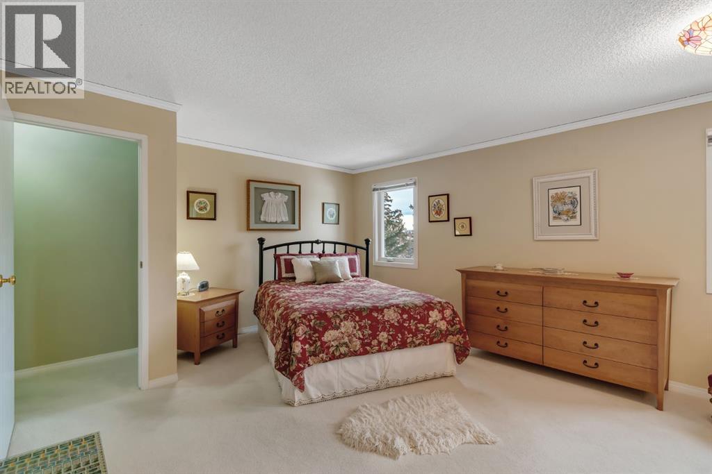 Single Family House 5 Level for Sale in   Woodacres Crescent SW Woodbine Calgary 