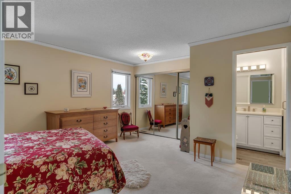 Single Family House 5 Level for Sale in   Woodacres Crescent SW Woodbine Calgary 