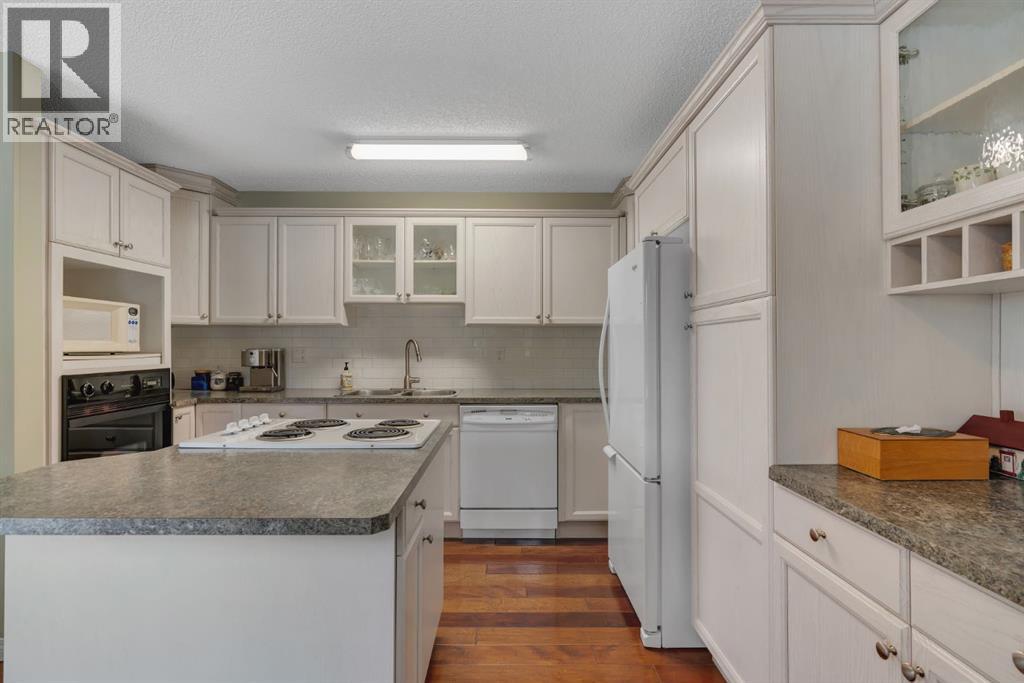 Single Family House 5 Level for Sale in   Woodacres Crescent SW Woodbine Calgary 