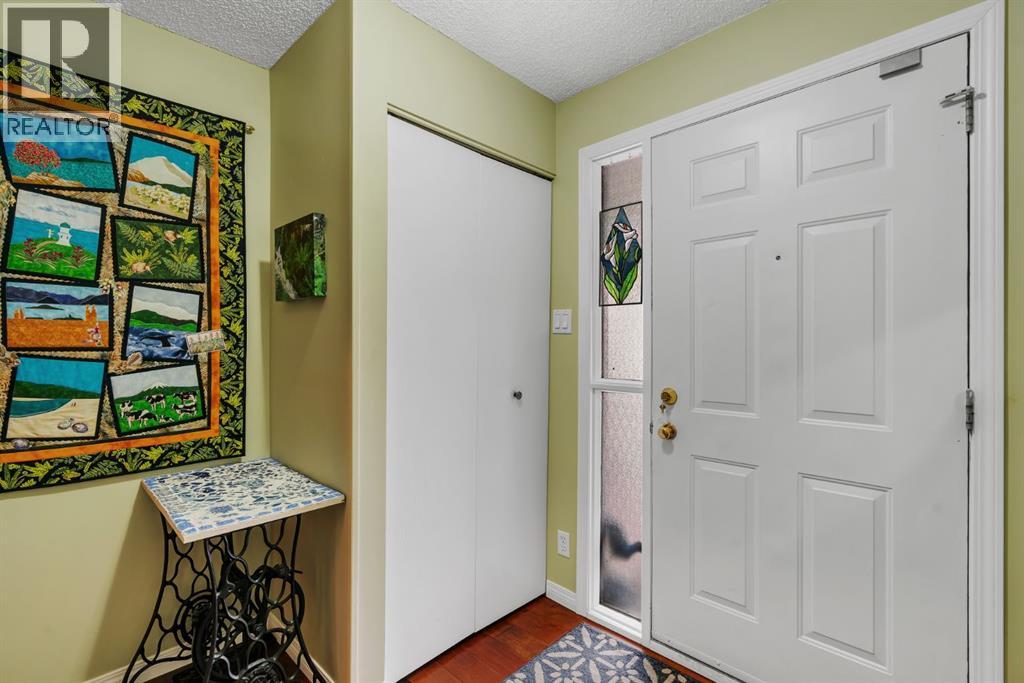 Single Family House 5 Level for Sale in   Woodacres Crescent SW Woodbine Calgary 