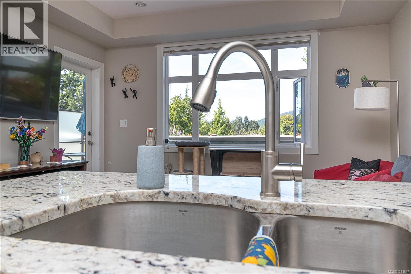 #203 2655 Sooke Rd - 5