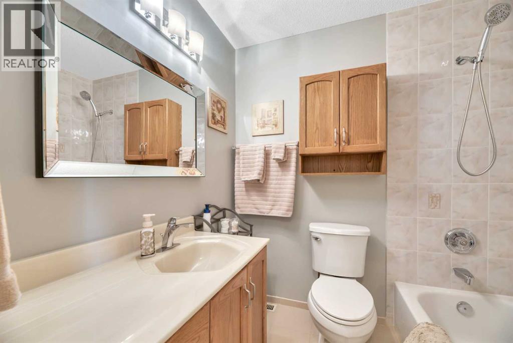 Single Family House Bi-level for Sale in  Lake Waterton Crescent SE Lake Bonavista Calgary 