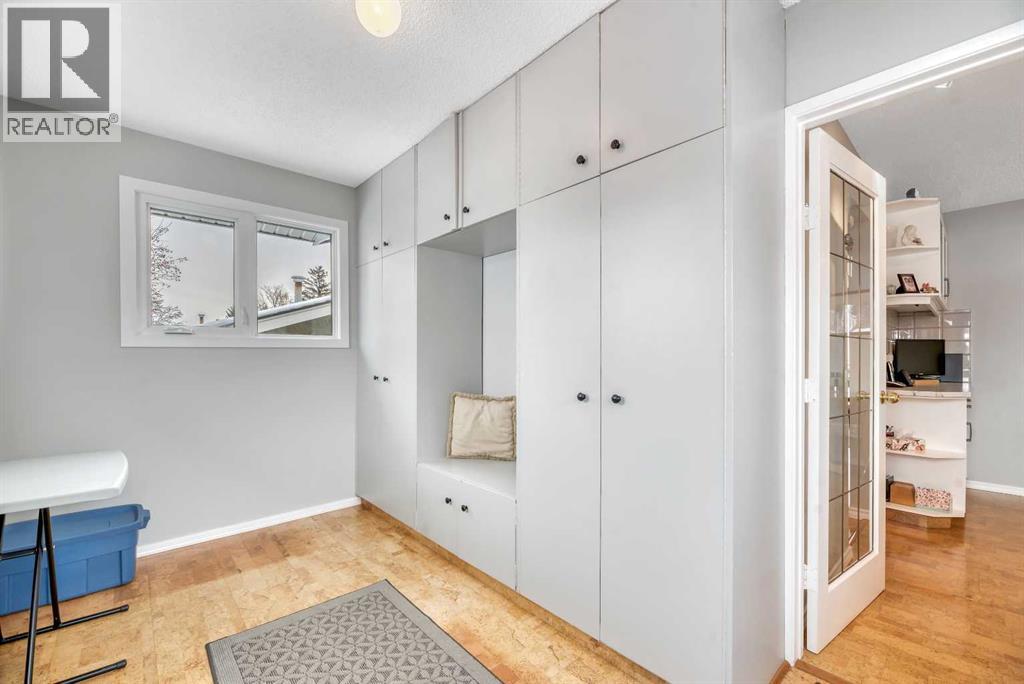 Single Family House Bi-level for Sale in  Lake Waterton Crescent SE Lake Bonavista Calgary 