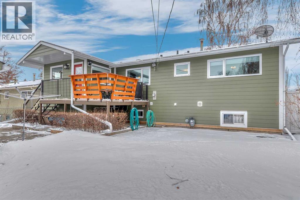 Single Family House Bi-level for Sale in  Lake Waterton Crescent SE Lake Bonavista Calgary 