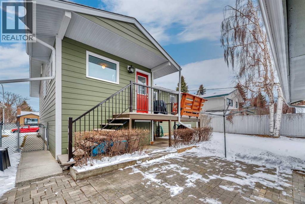 Single Family House Bi-level for Sale in  Lake Waterton Crescent SE Lake Bonavista Calgary 