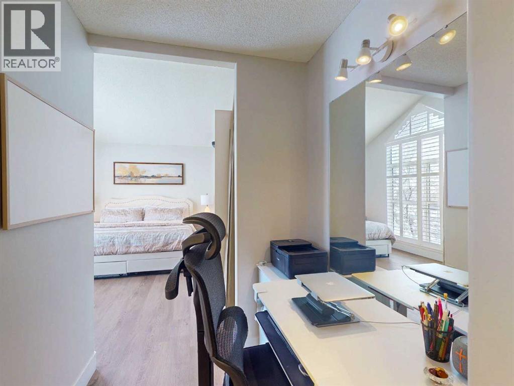 Single Family House for Sale in   Sirocco Drive SW Signal Hill Calgary 