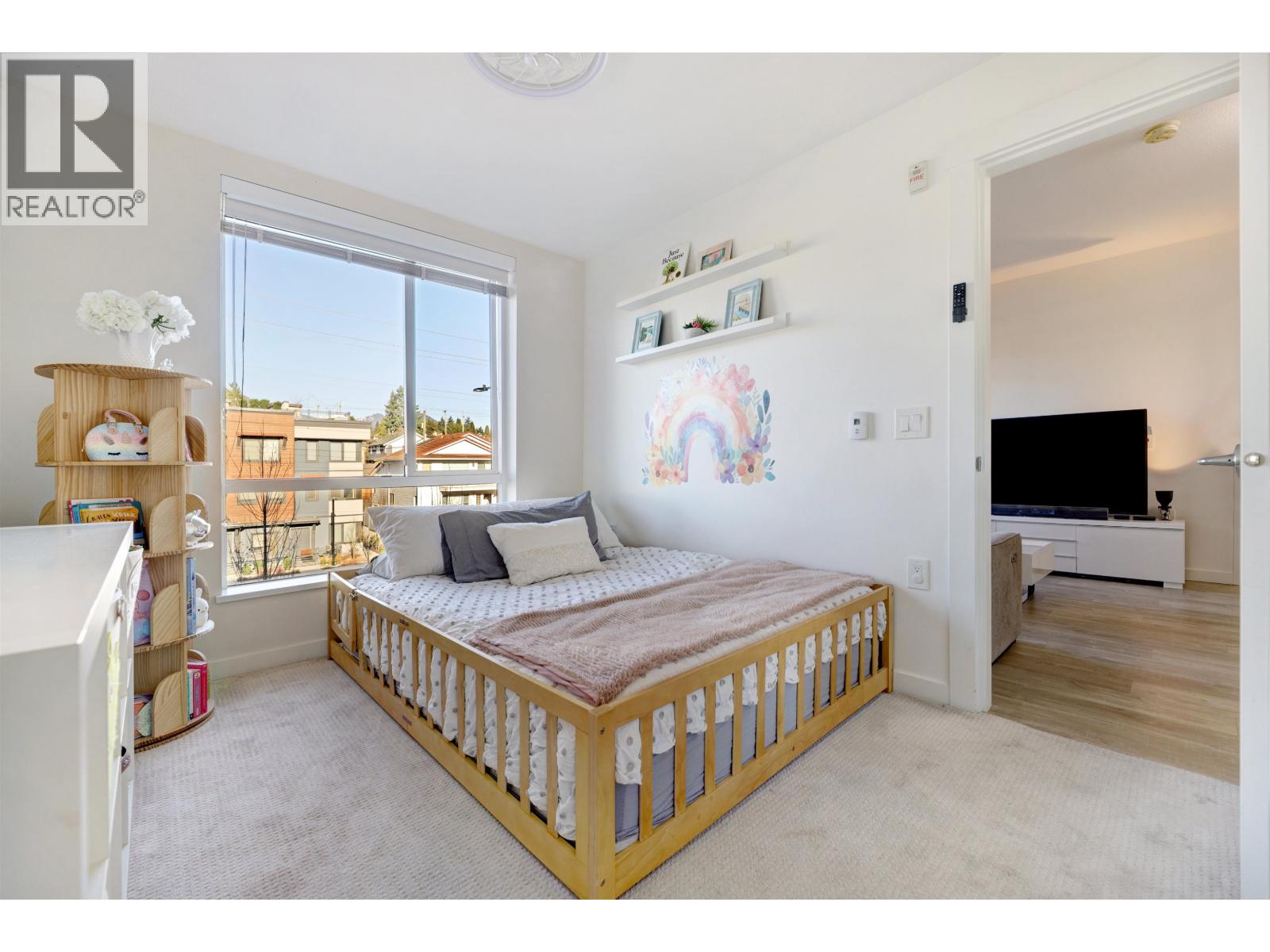 306 625 E 3RD STREET, North Vancouver