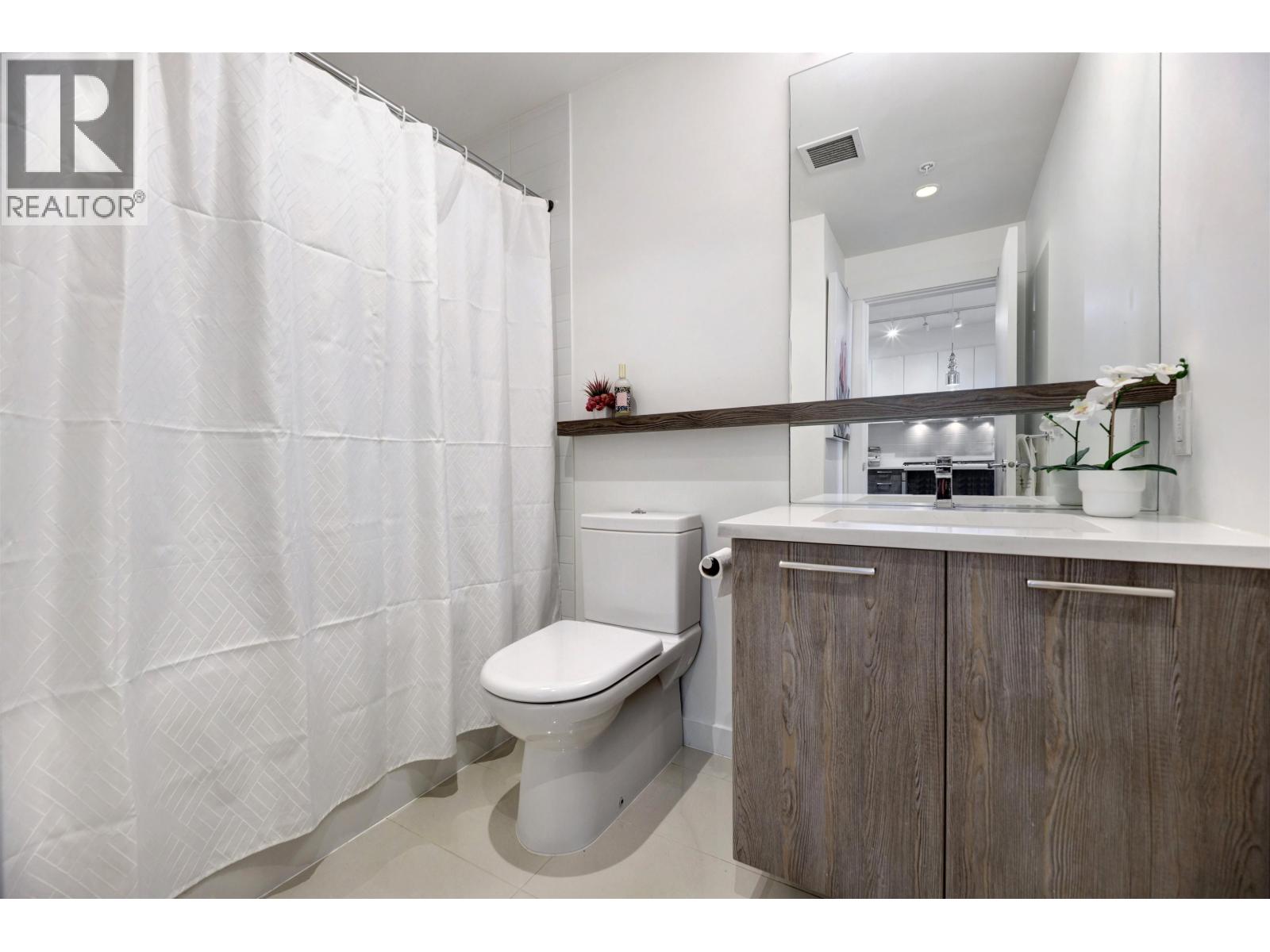 306 625 E 3RD STREET, North Vancouver