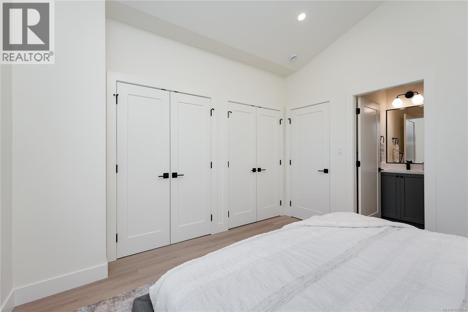 105 960 Jenkins Ave, Langford