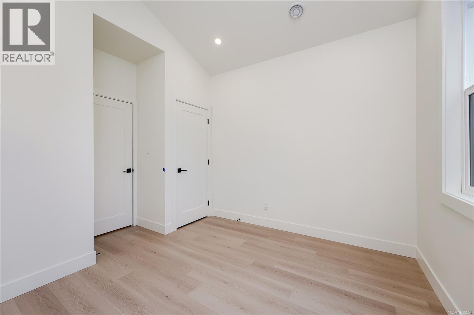 105 960 Jenkins Ave, Langford