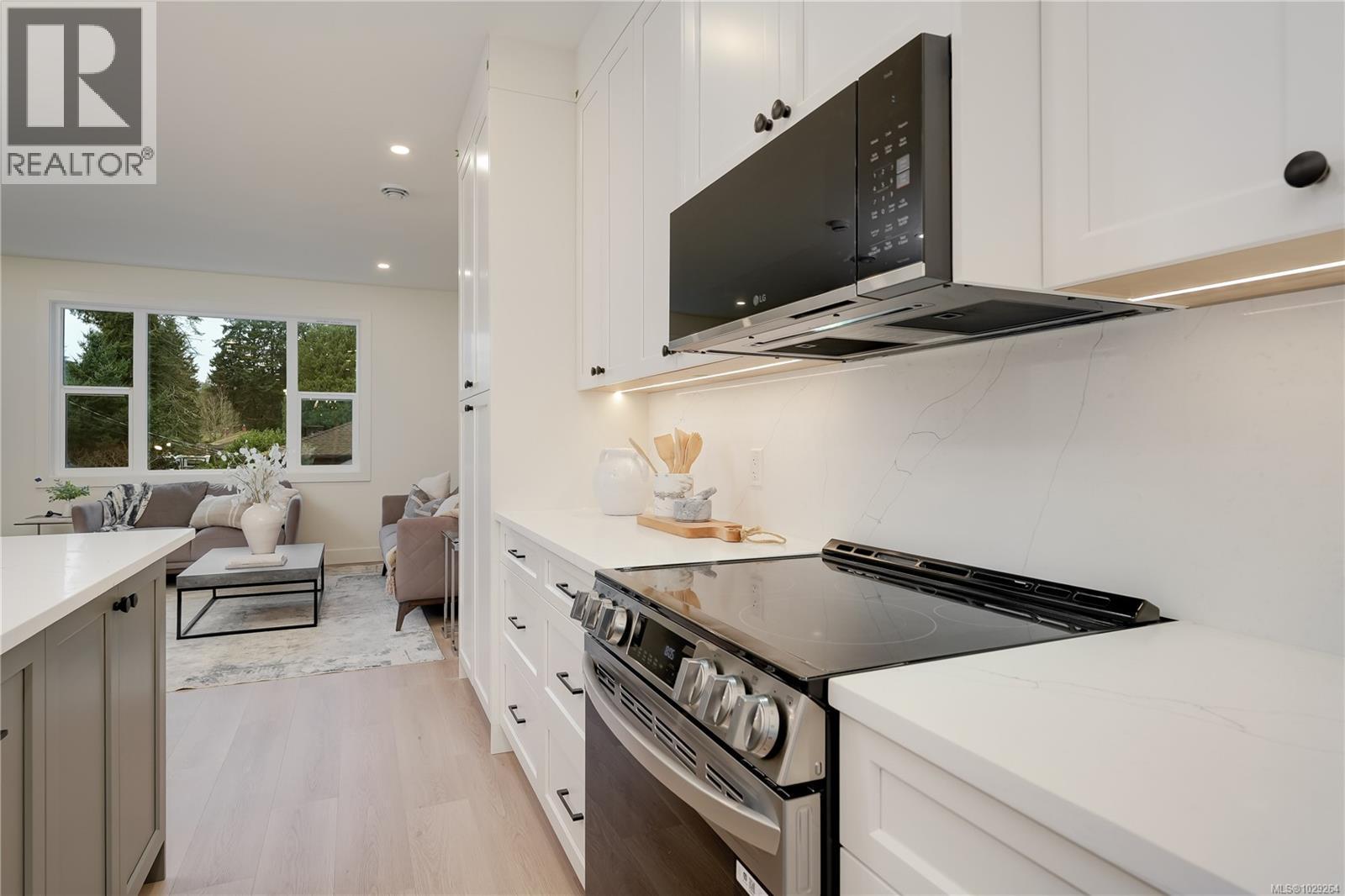 105 960 Jenkins Ave, Langford